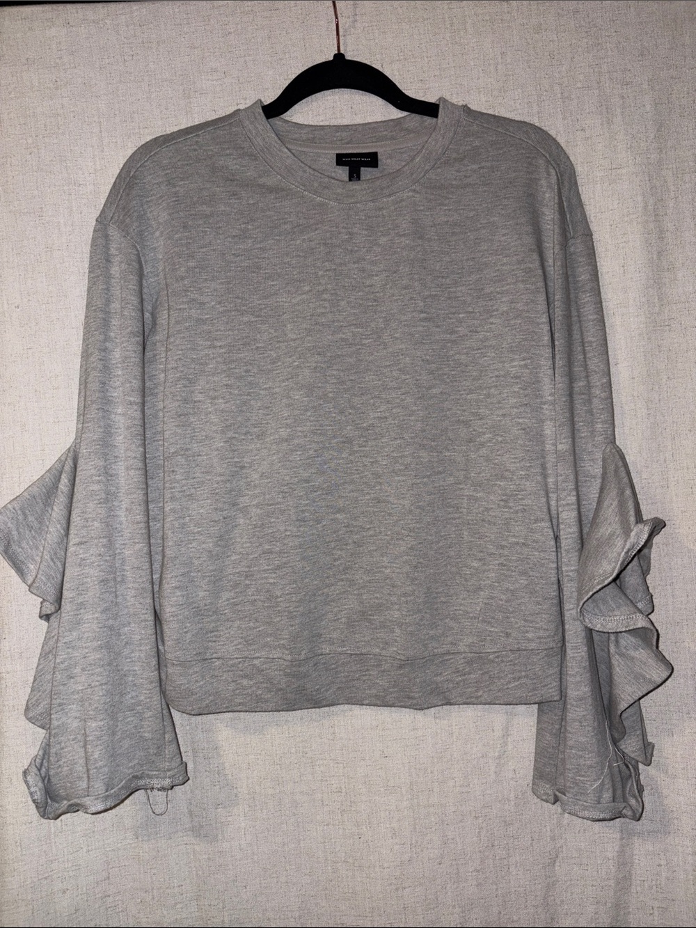 Who What Wear Light Gray Ruffle-Sleeve Pullover